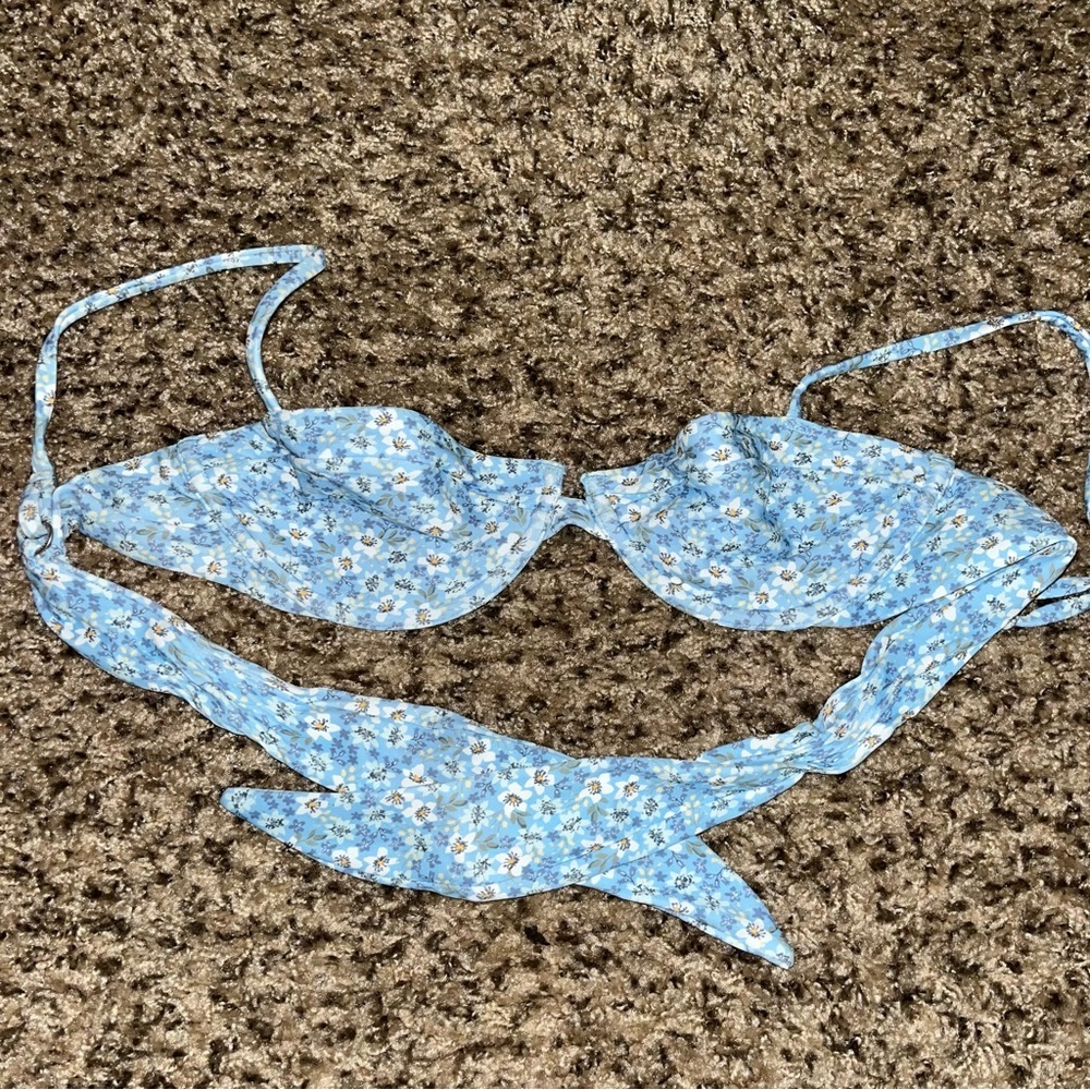 ABERCROMBIE FLORAL BIKINI TOP